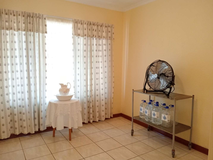 5 Bedroom Property for Sale in Verwoerdpark Gauteng