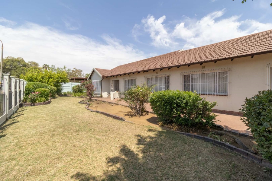 5 Bedroom Property for Sale in Verwoerdpark Gauteng