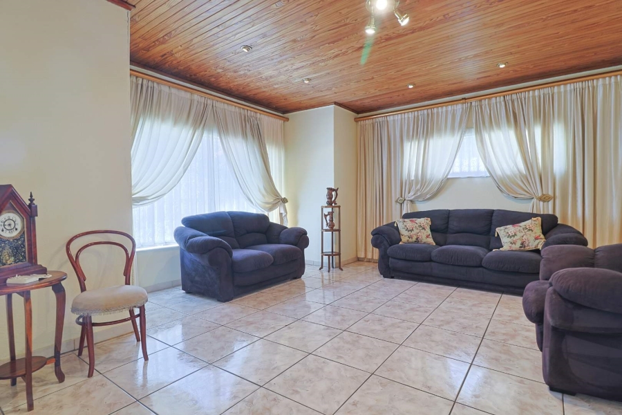 5 Bedroom Property for Sale in Verwoerdpark Gauteng