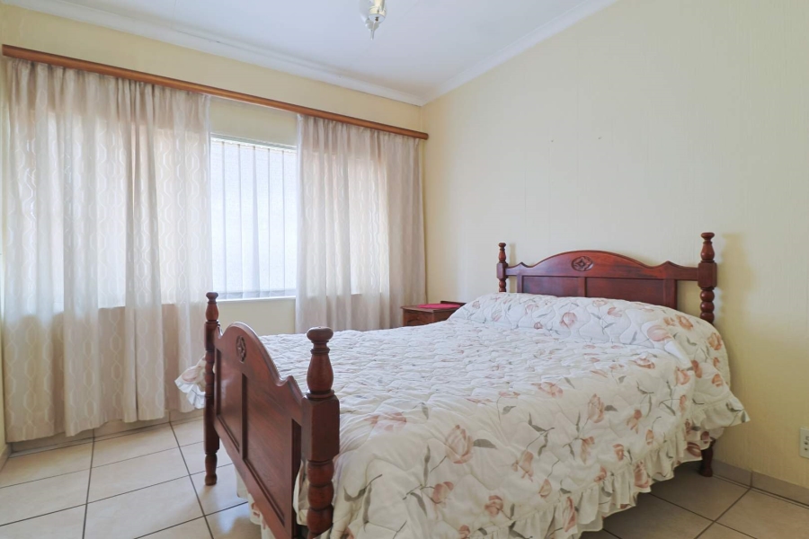 5 Bedroom Property for Sale in Verwoerdpark Gauteng