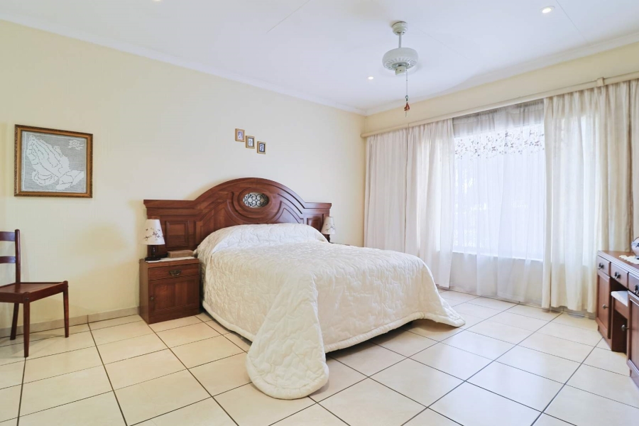 5 Bedroom Property for Sale in Verwoerdpark Gauteng