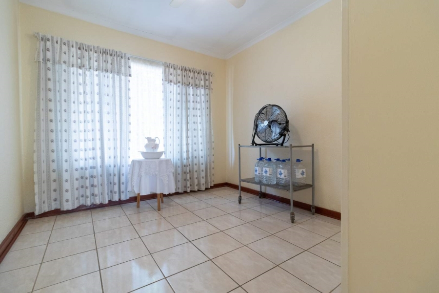 5 Bedroom Property for Sale in Verwoerdpark Gauteng