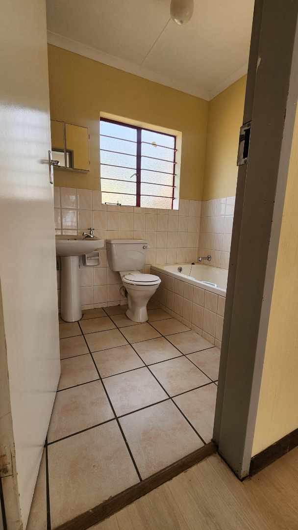 To Let 4 Bedroom Property for Rent in Amandasig Gauteng