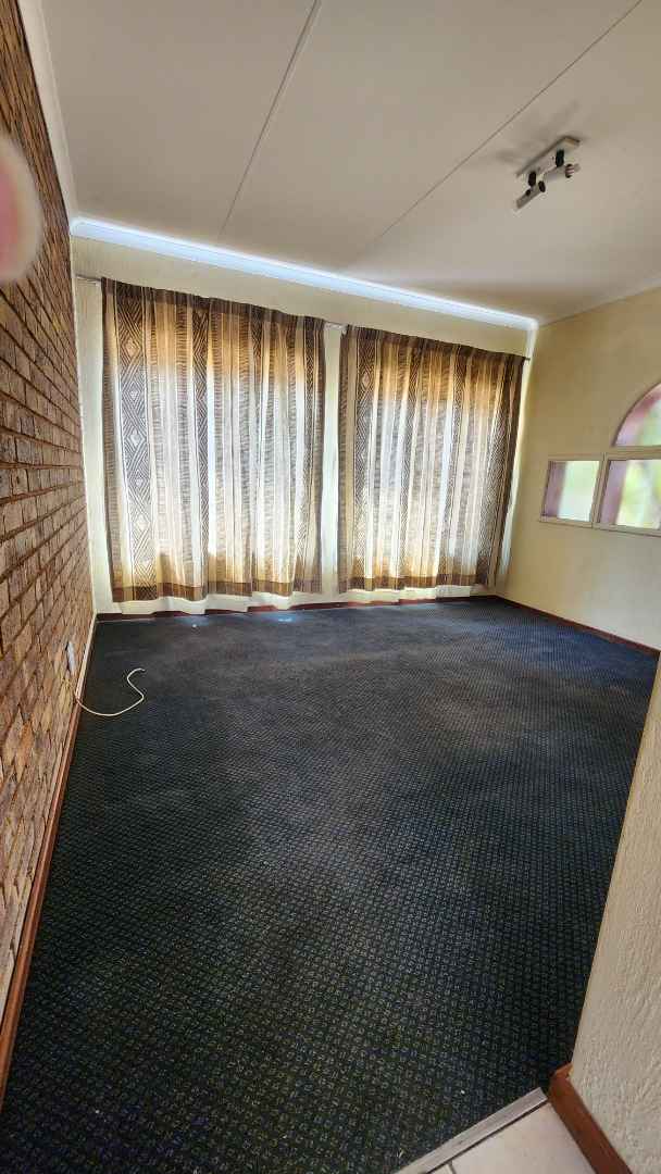 To Let 4 Bedroom Property for Rent in Amandasig Gauteng