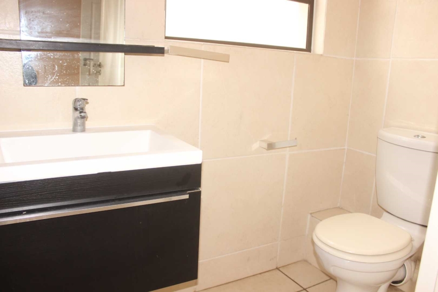 To Let 2 Bedroom Property for Rent in Noordwyk Gauteng