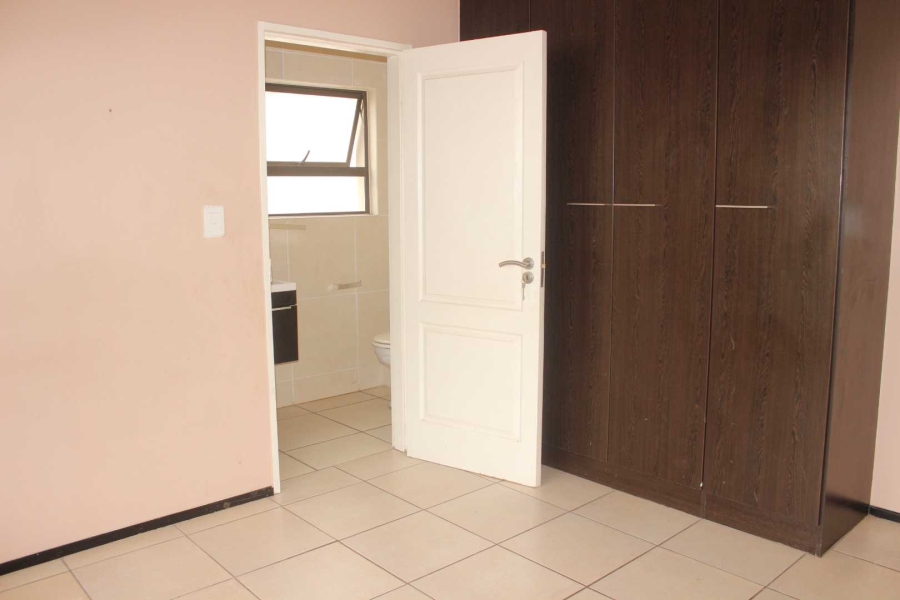 To Let 2 Bedroom Property for Rent in Noordwyk Gauteng