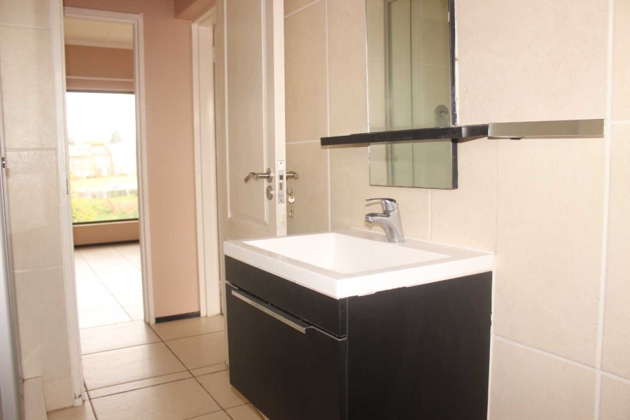 To Let 2 Bedroom Property for Rent in Noordwyk Gauteng