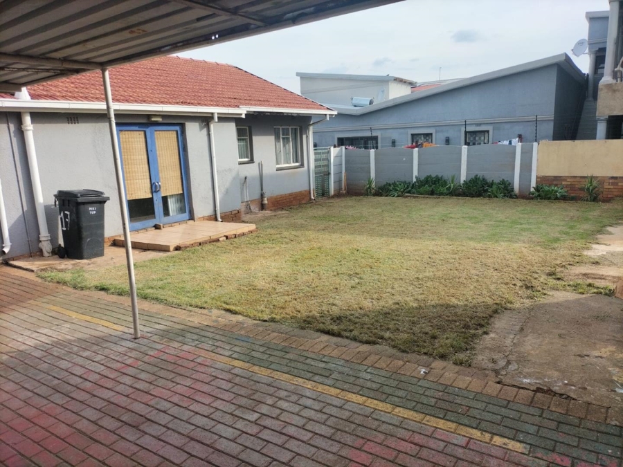 To Let 3 Bedroom Property for Rent in Sophiatown Gauteng