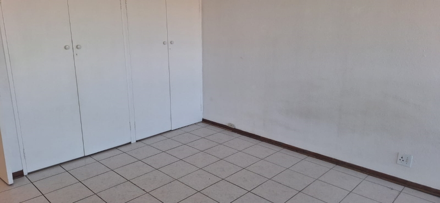 1 Bedroom Property for Sale in Parkdene Gauteng