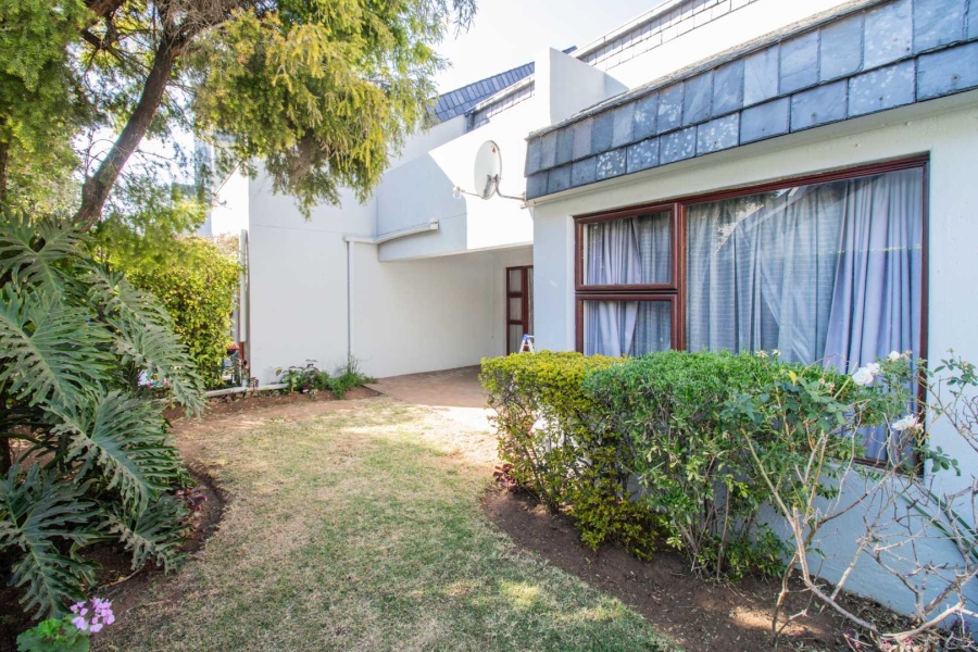 To Let 3 Bedroom Property for Rent in Lakefield Gauteng