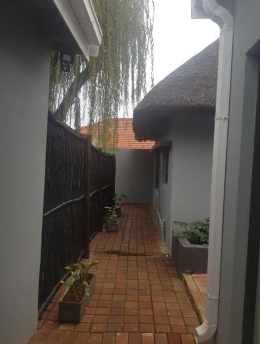 To Let 1 Bedroom Property for Rent in Melrose Gauteng