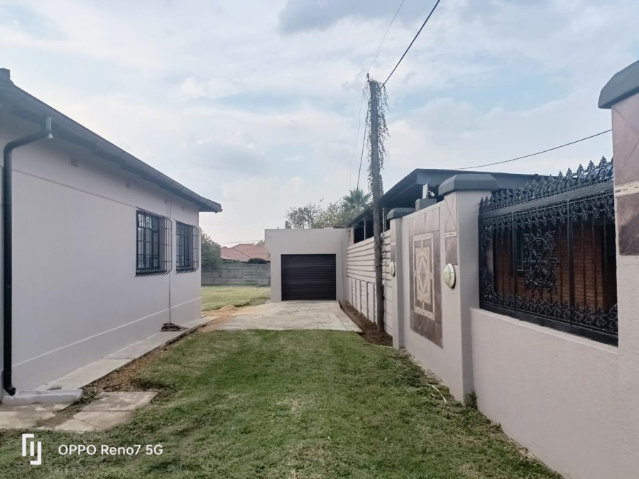 3 Bedroom Property for Sale in Dunnottar Gauteng