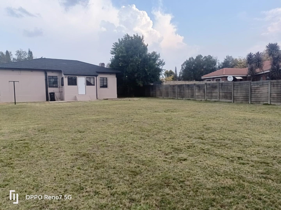 3 Bedroom Property for Sale in Dunnottar Gauteng