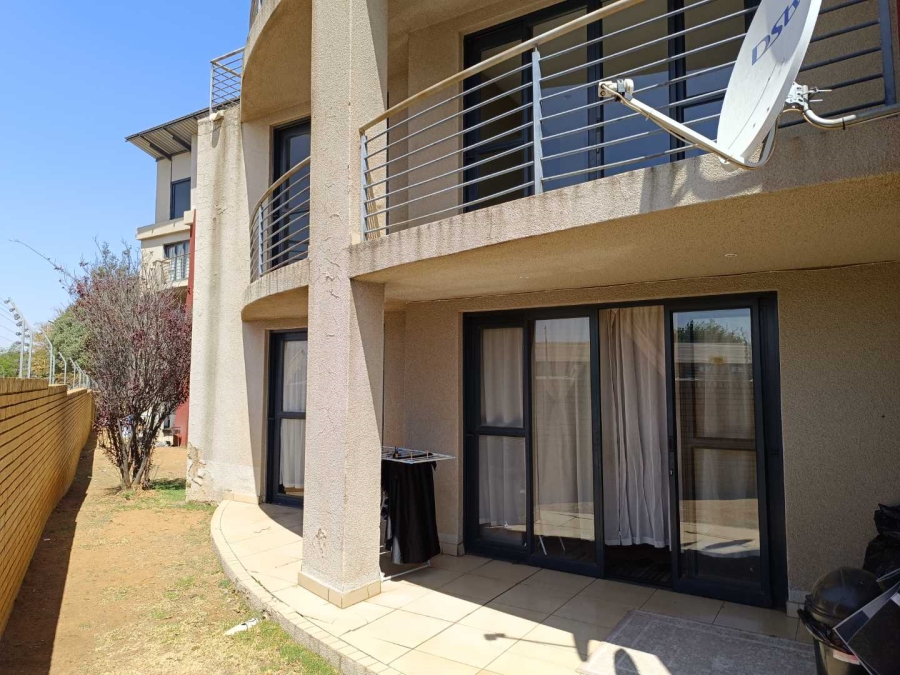 2 Bedroom Property for Sale in Rooihuiskraal North Gauteng