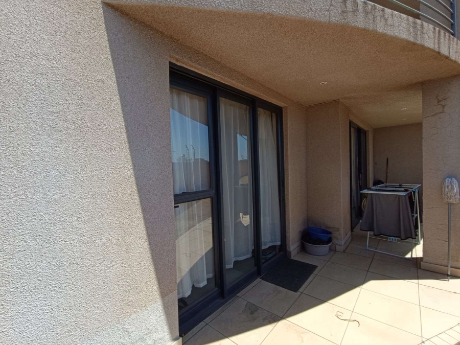 2 Bedroom Property for Sale in Rooihuiskraal North Gauteng