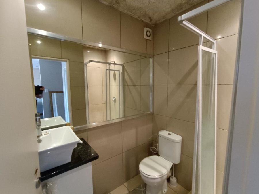 2 Bedroom Property for Sale in Rooihuiskraal North Gauteng