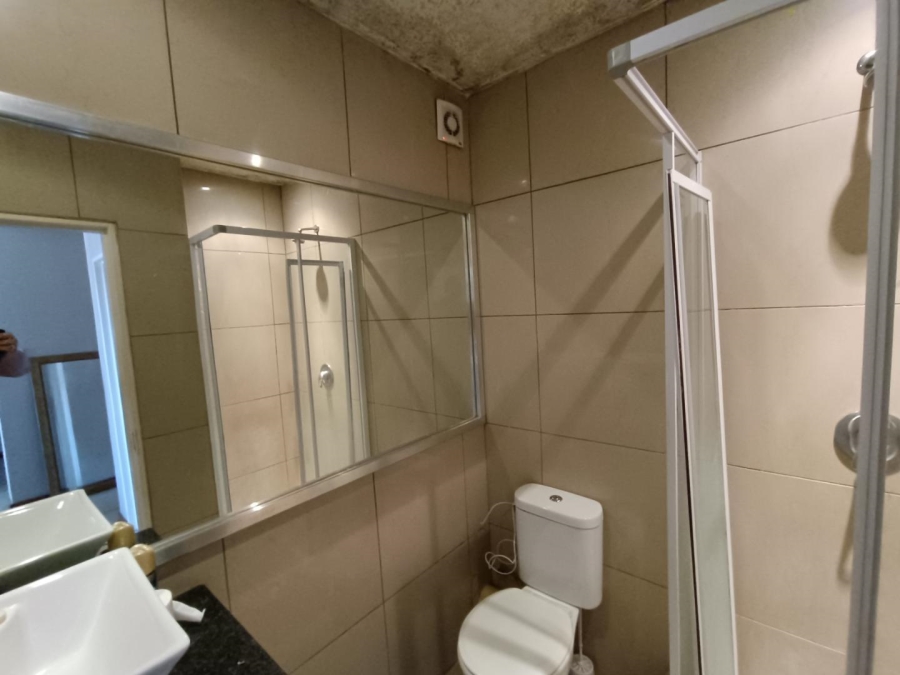 2 Bedroom Property for Sale in Rooihuiskraal North Gauteng