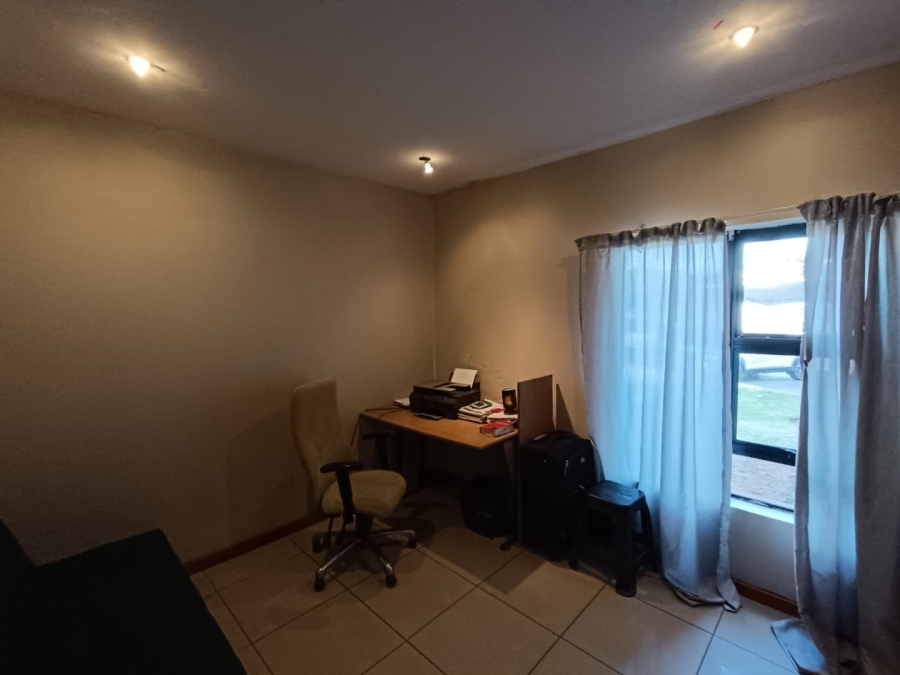 2 Bedroom Property for Sale in Rooihuiskraal North Gauteng