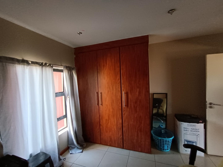 2 Bedroom Property for Sale in Rooihuiskraal North Gauteng