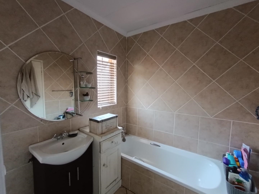 2 Bedroom Property for Sale in Amberfield Glen Gauteng