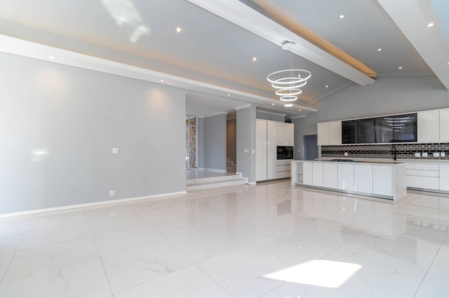 5 Bedroom Property for Sale in Waterfall Country Estate Gauteng