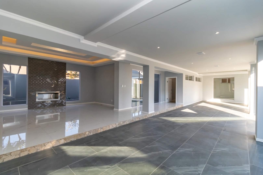 5 Bedroom Property for Sale in Waterfall Country Estate Gauteng