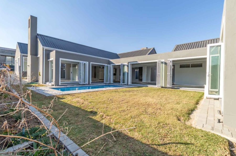 5 Bedroom Property for Sale in Waterfall Country Estate Gauteng