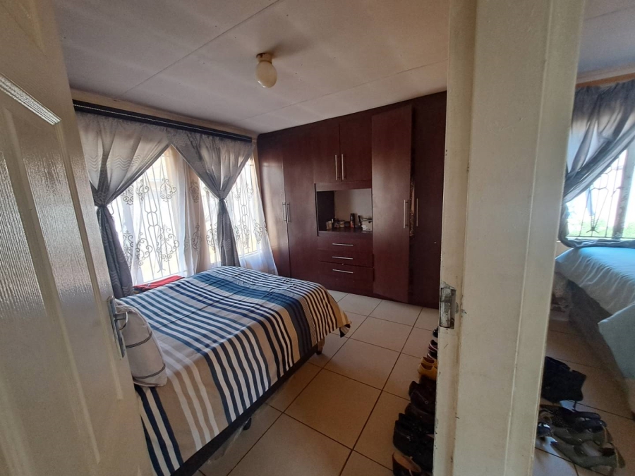 2 Bedroom Property for Sale in Protea Glen Gauteng