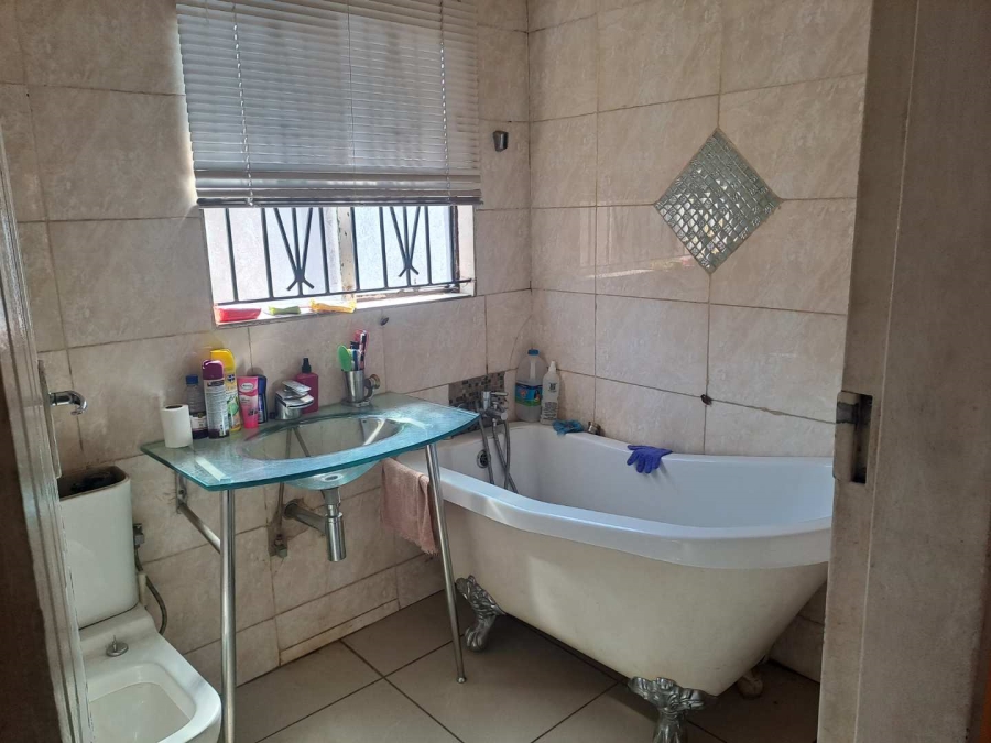 2 Bedroom Property for Sale in Protea Glen Gauteng