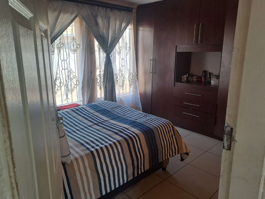 2 Bedroom Property for Sale in Protea Glen Gauteng