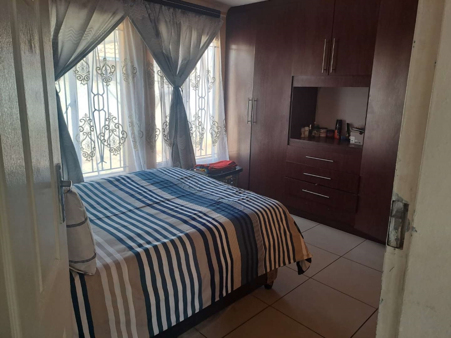 2 Bedroom Property for Sale in Protea Glen Gauteng