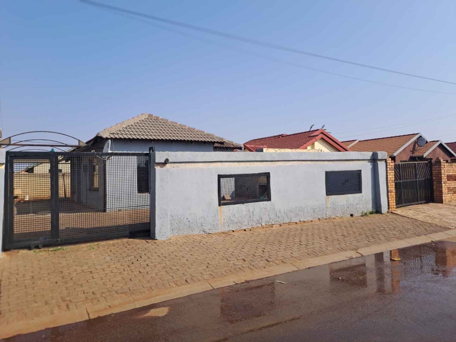 2 Bedroom Property for Sale in Protea Glen Gauteng