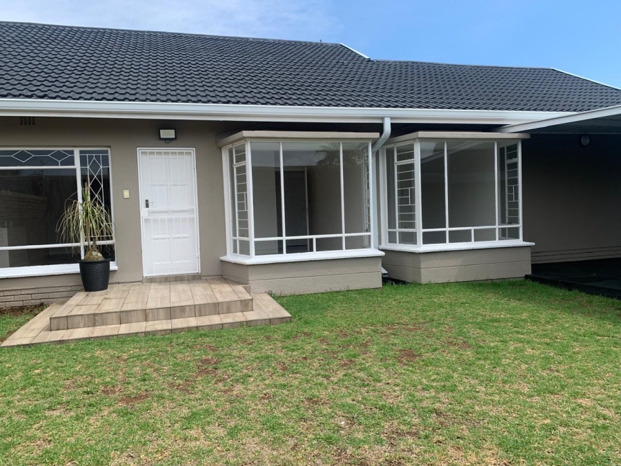 5 Bedroom Property for Sale in Brackendowns Gauteng