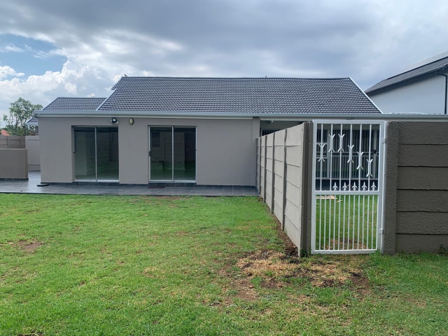 5 Bedroom Property for Sale in Brackendowns Gauteng