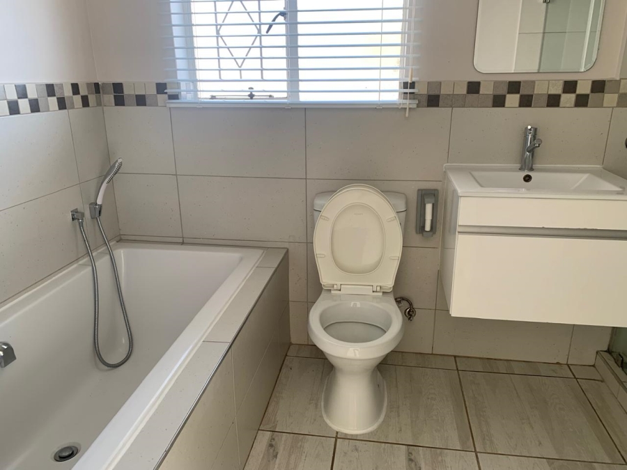 5 Bedroom Property for Sale in Brackendowns Gauteng