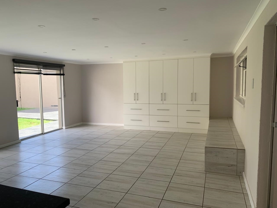 5 Bedroom Property for Sale in Brackendowns Gauteng