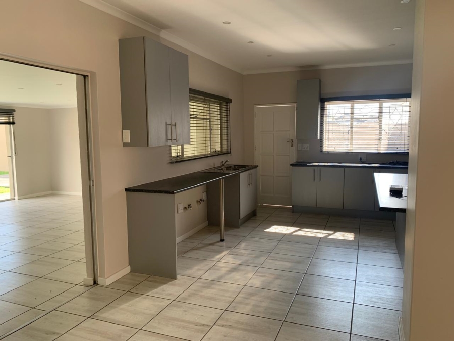 5 Bedroom Property for Sale in Brackendowns Gauteng