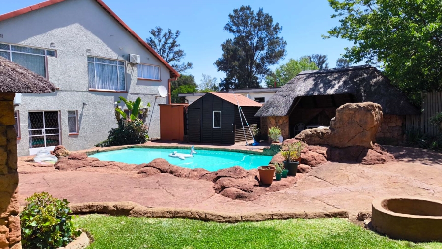 4 Bedroom Property for Sale in Brackendowns Gauteng