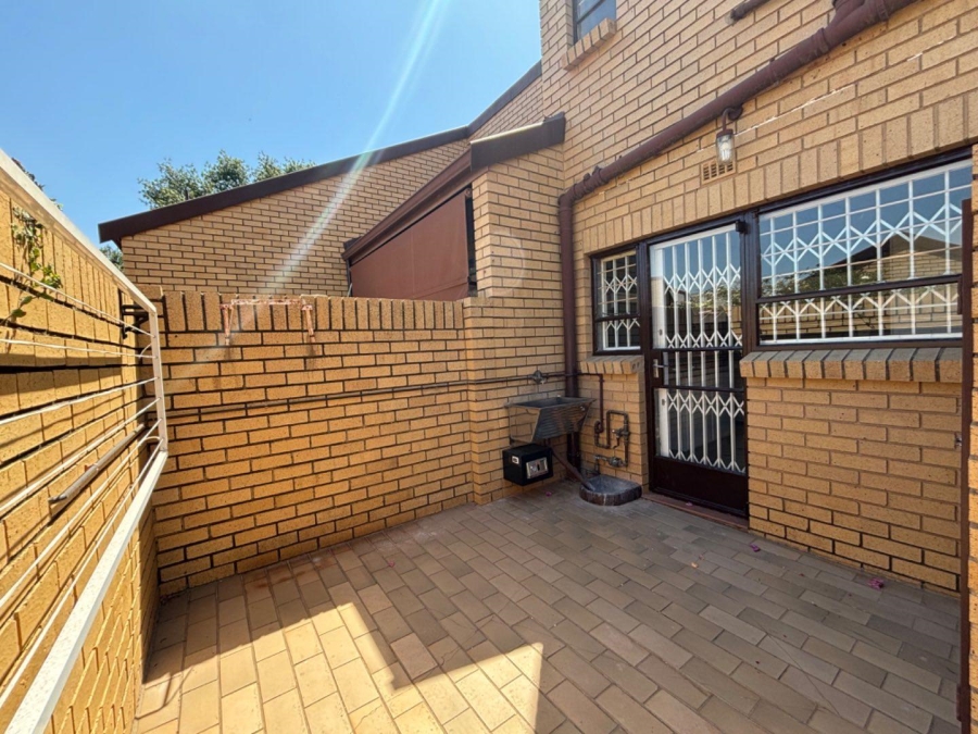 3 Bedroom Property for Sale in Maroeladal Gauteng