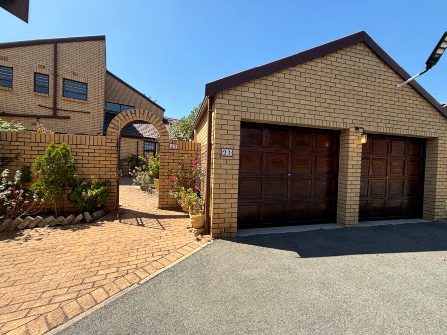 3 Bedroom Property for Sale in Maroeladal Gauteng