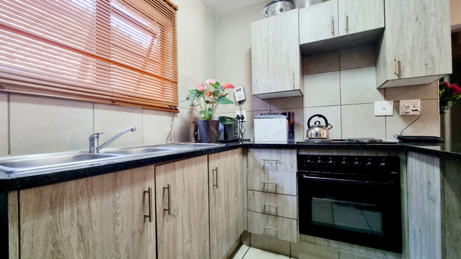 2 Bedroom Property for Sale in La Montagne Gauteng