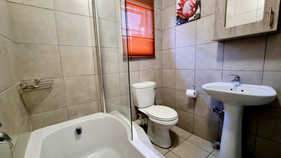 2 Bedroom Property for Sale in La Montagne Gauteng