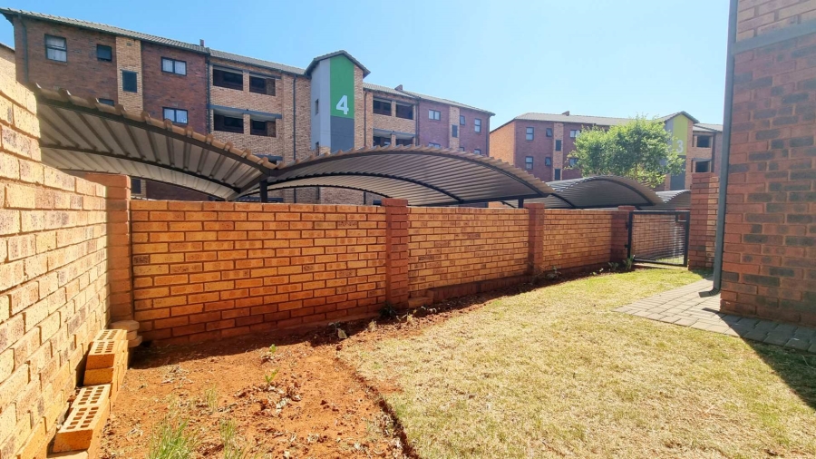 2 Bedroom Property for Sale in La Montagne Gauteng