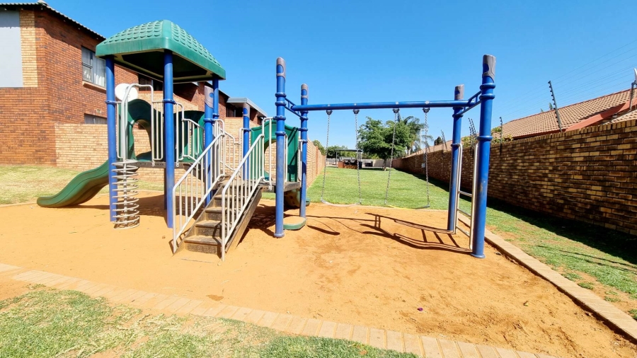 2 Bedroom Property for Sale in La Montagne Gauteng