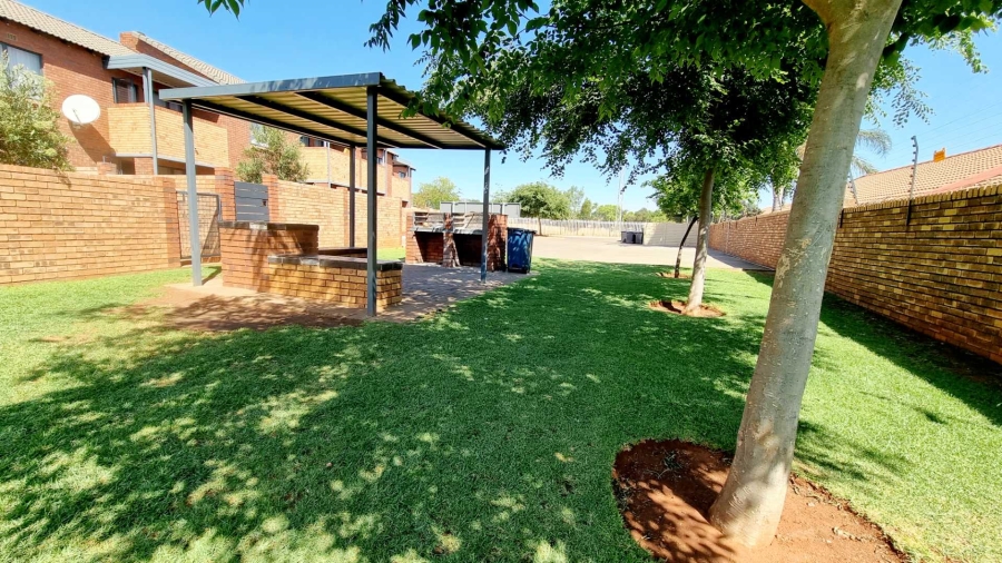 2 Bedroom Property for Sale in La Montagne Gauteng