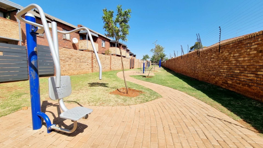 2 Bedroom Property for Sale in La Montagne Gauteng