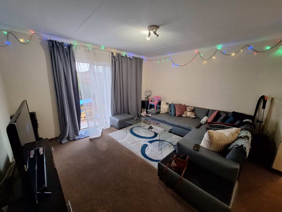 2 Bedroom Property for Sale in Honeydew Manor Gauteng