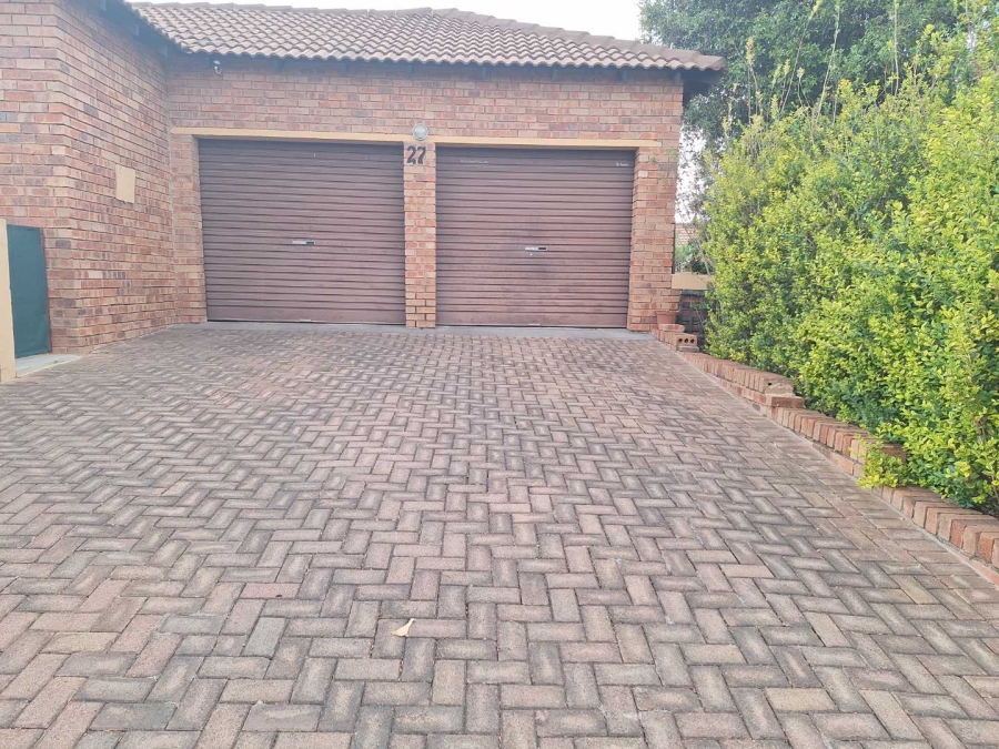 2 Bedroom Property for Sale in Honeydew Manor Gauteng