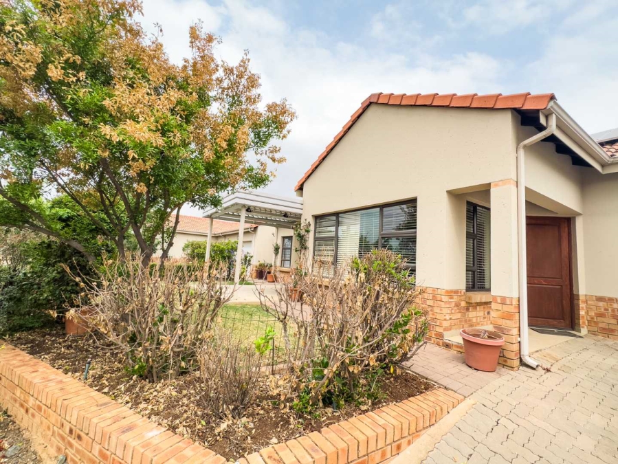 2 Bedroom Property for Sale in The Meadows Estate Gauteng