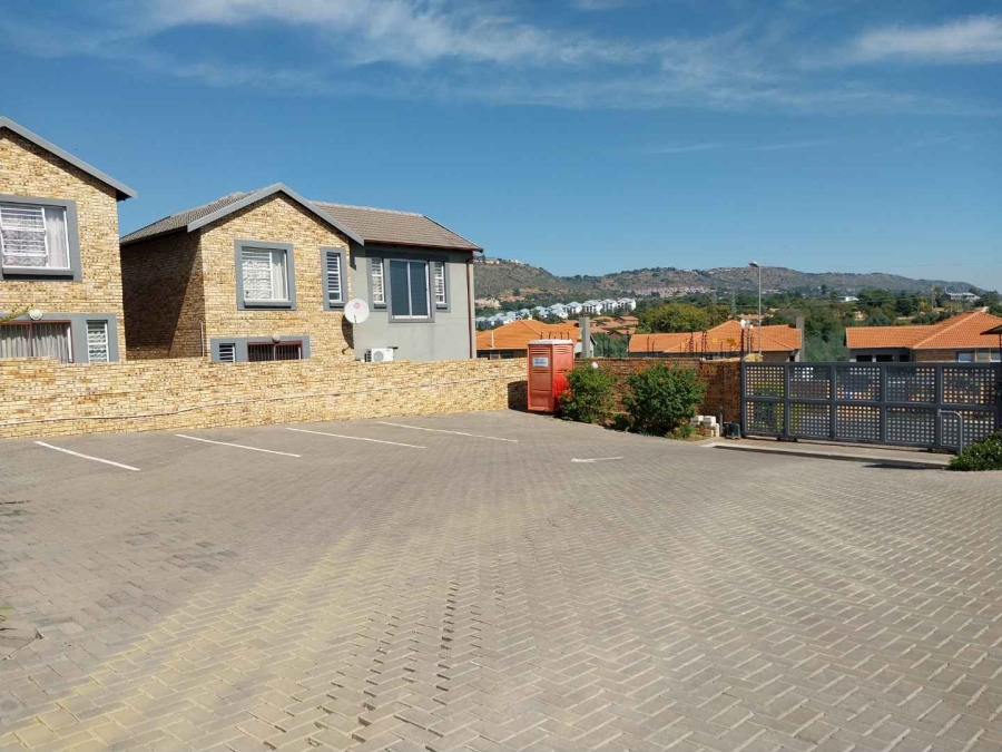 3 Bedroom Property for Sale in Wilgeheuwel Gauteng